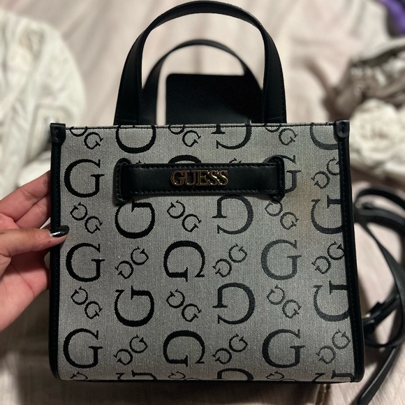 Guses cross body bag - Picture 2 of 7